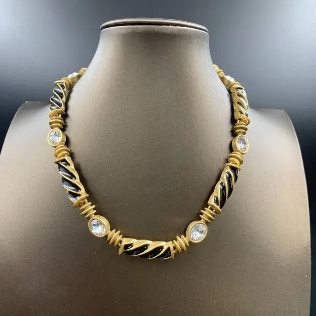 European and American trendy retro elegant brand designers with the same niche unique temperament clavicle necklace