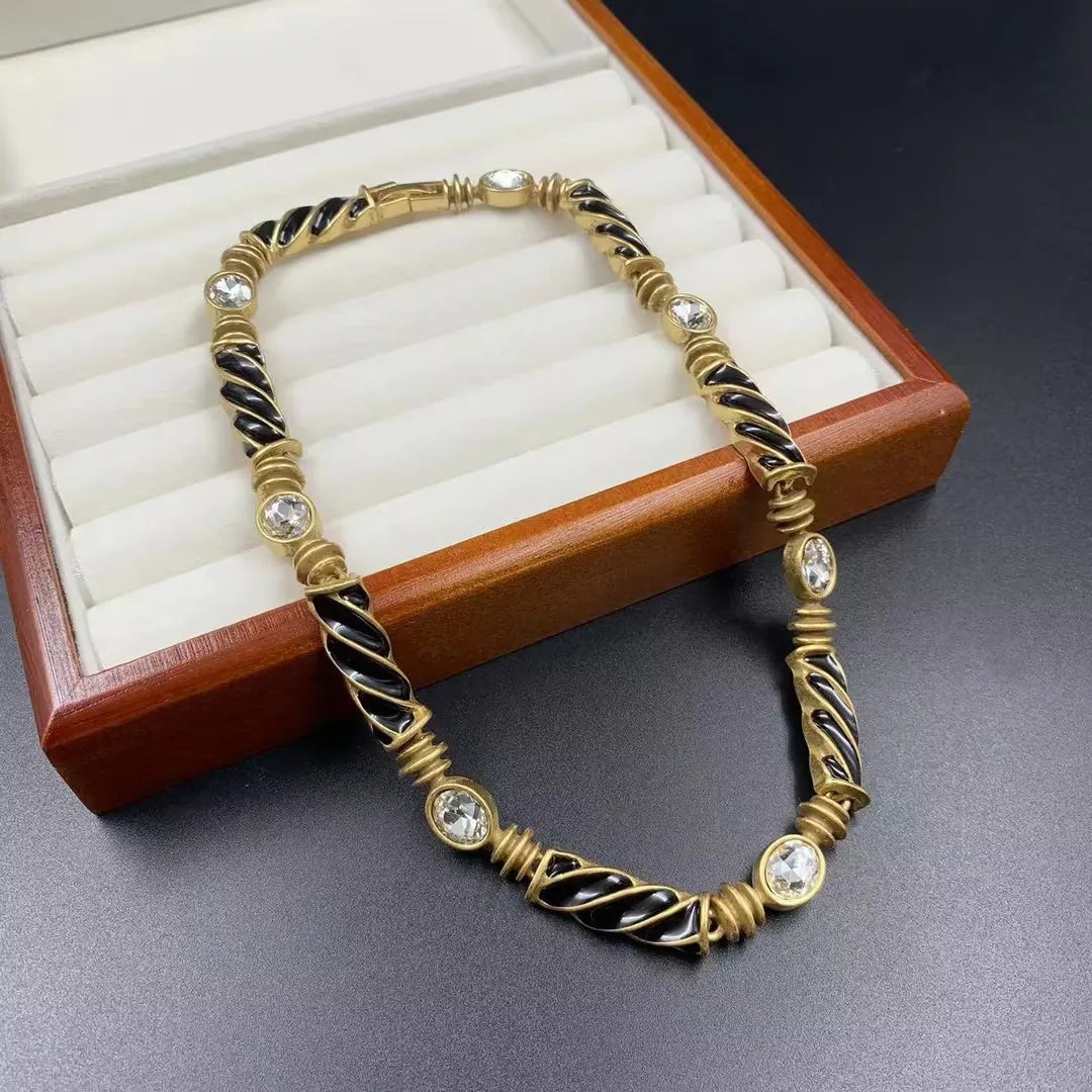 European and American trendy retro elegant brand designers with the same niche unique temperament clavicle necklace