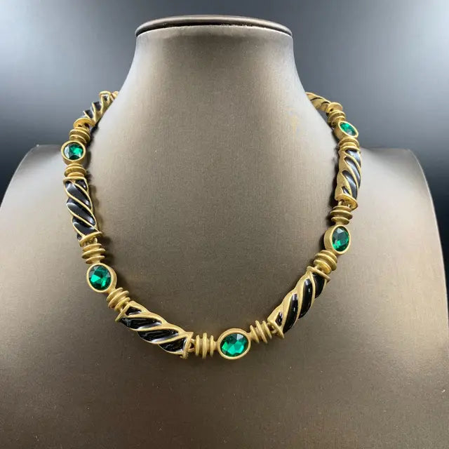 European and American trendy retro elegant brand designers with the same niche unique temperament clavicle necklace